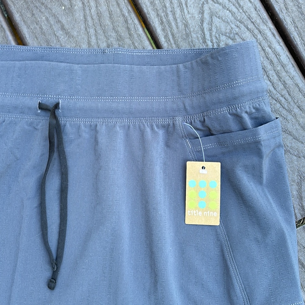 Title Nine Textured Nimbline Adjustable Skirt, L, gray, NWT - Picture 3 of 15